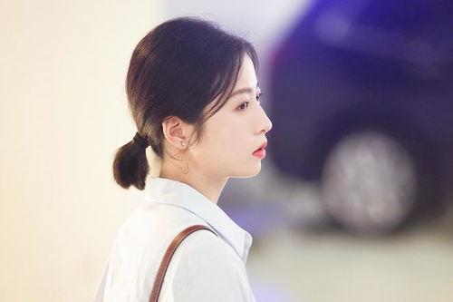 娱乐八卦最新爆料周雨彤,神秘男友身份引网友热议！